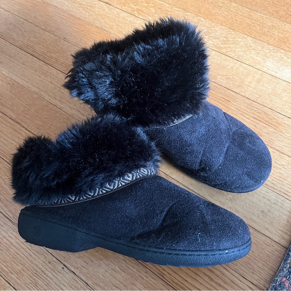 ISOLONER Winter Slippers Fits Wmn Sz 8.5 - 9  House Shoes Comfort Ankle Faux Fur